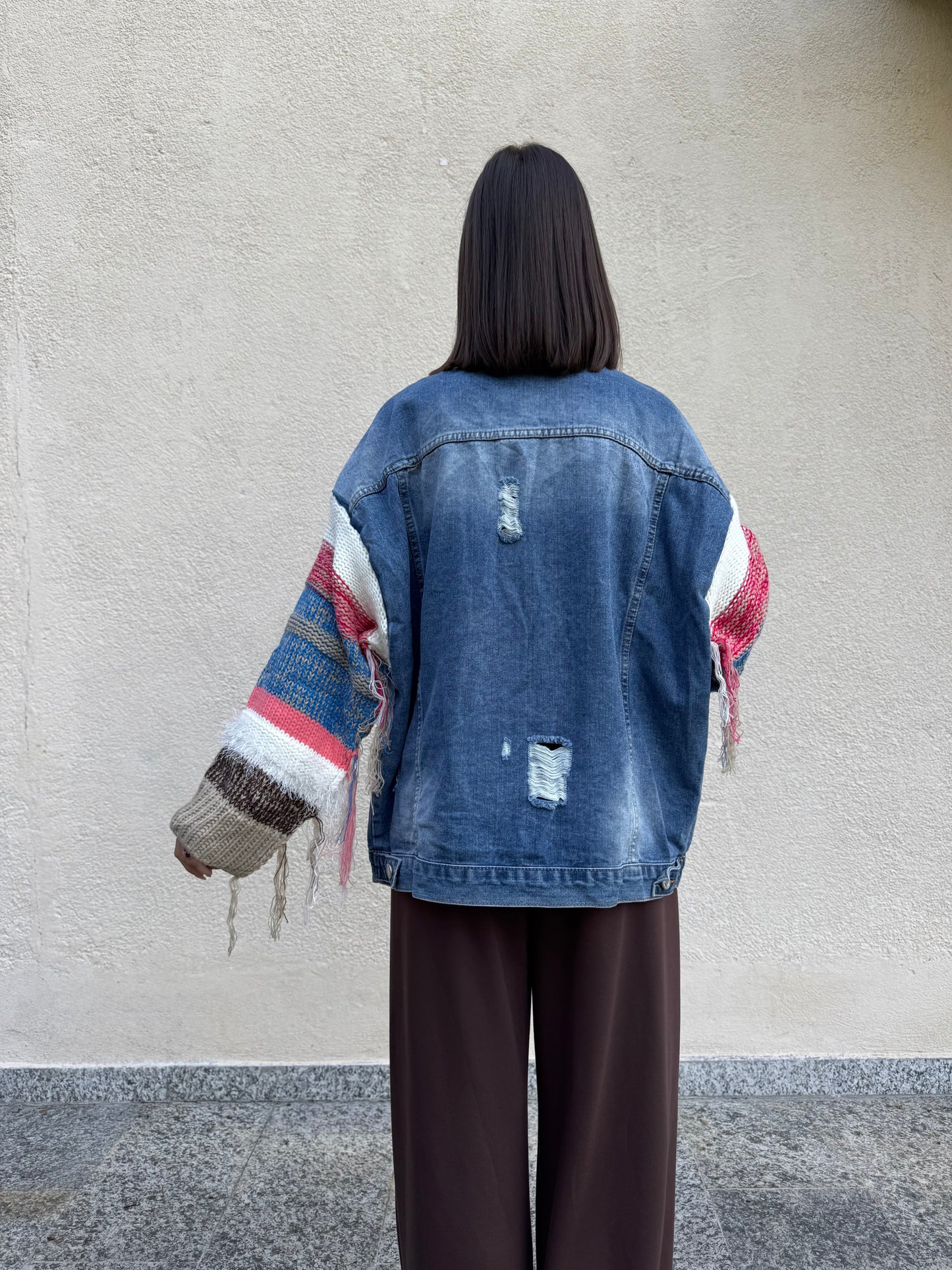 Giubbino di jeans maglia e frange oversize
