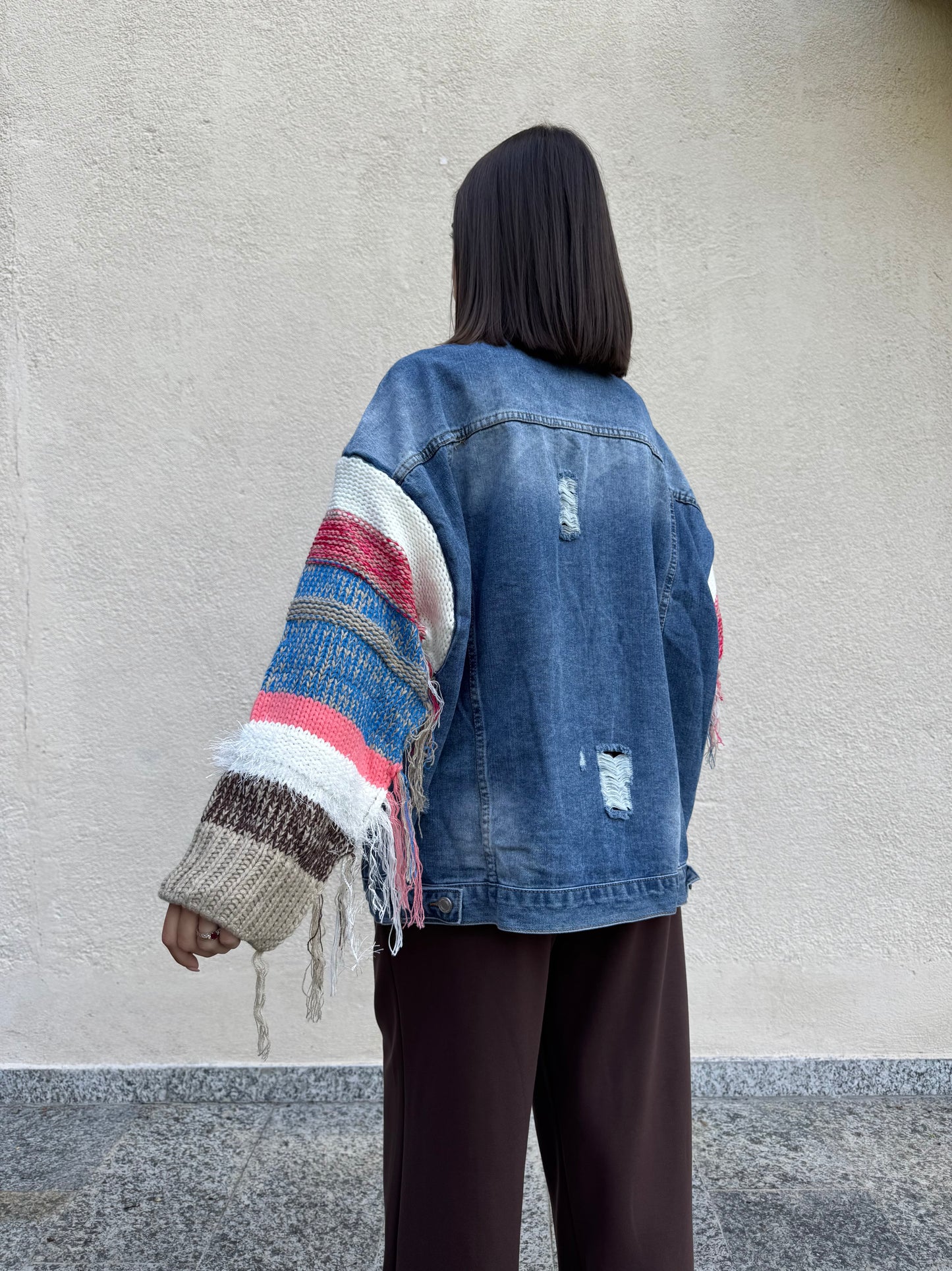 Giubbino di jeans maglia e frange oversize