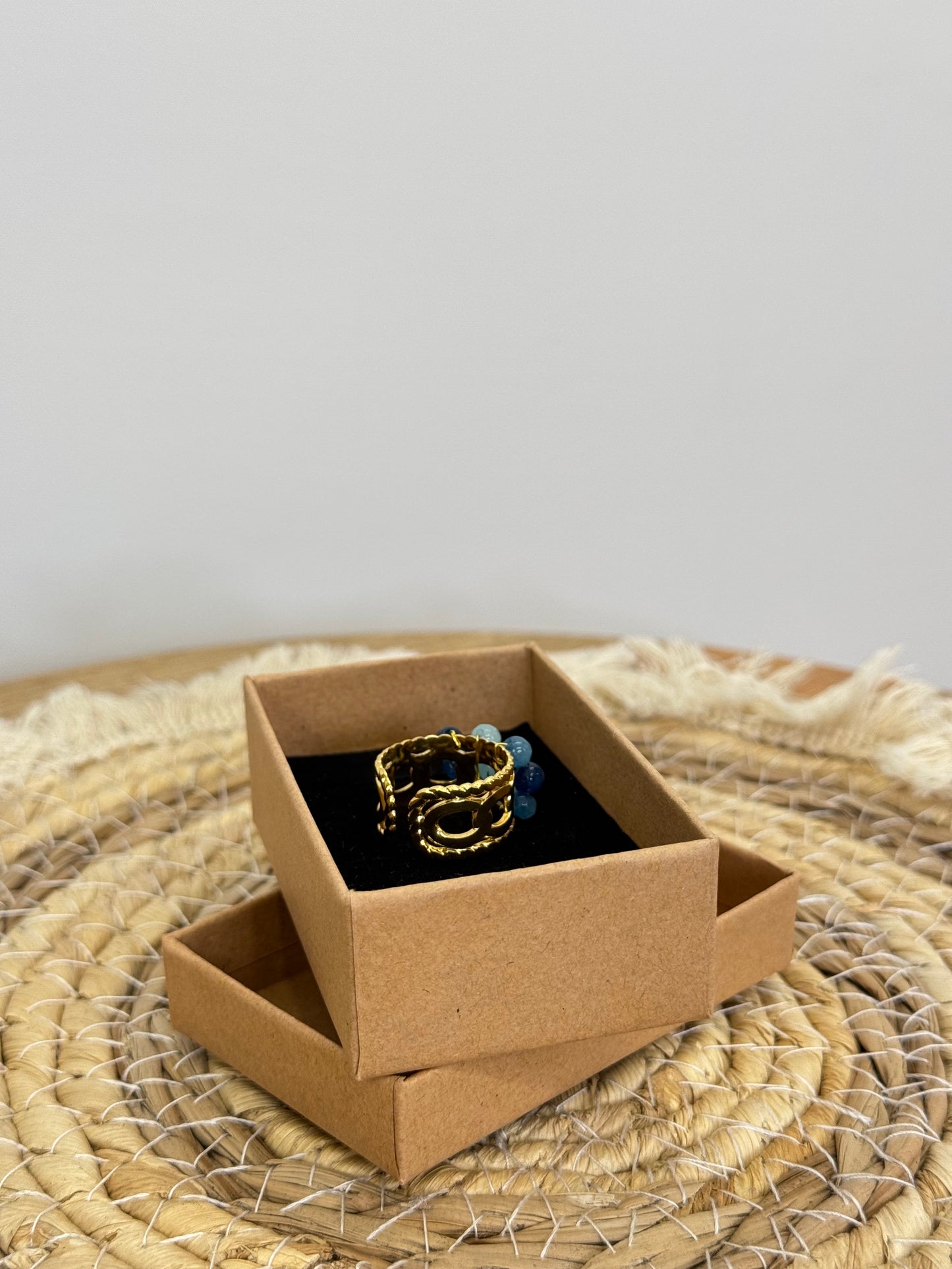 Anello fascia con pietra colorata. Acciaio Inox Nichel Free toni Azzurro/Blu