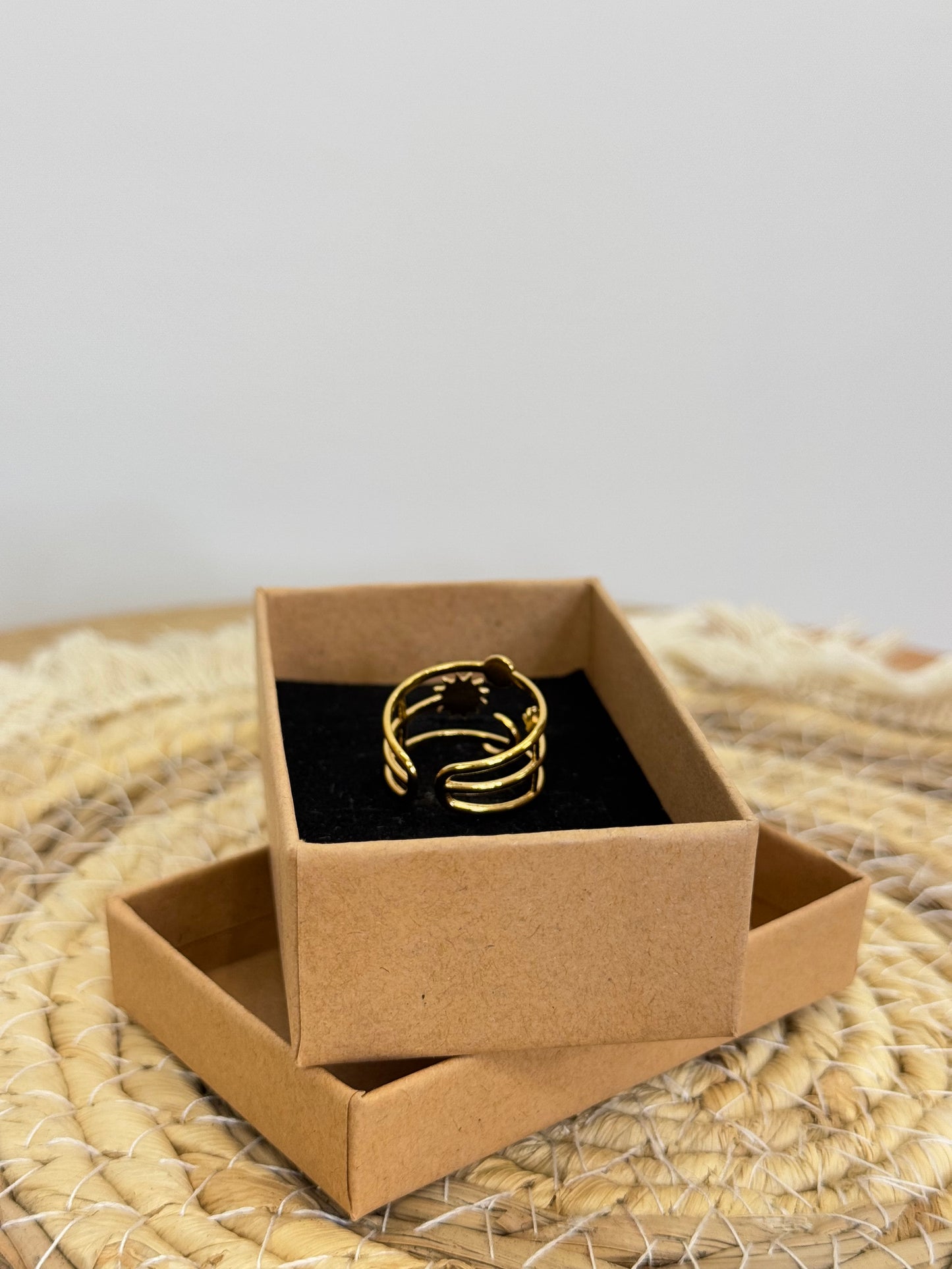 Anello galassia con pietra colorata. Acciaio Inox Nichel Free Corallo