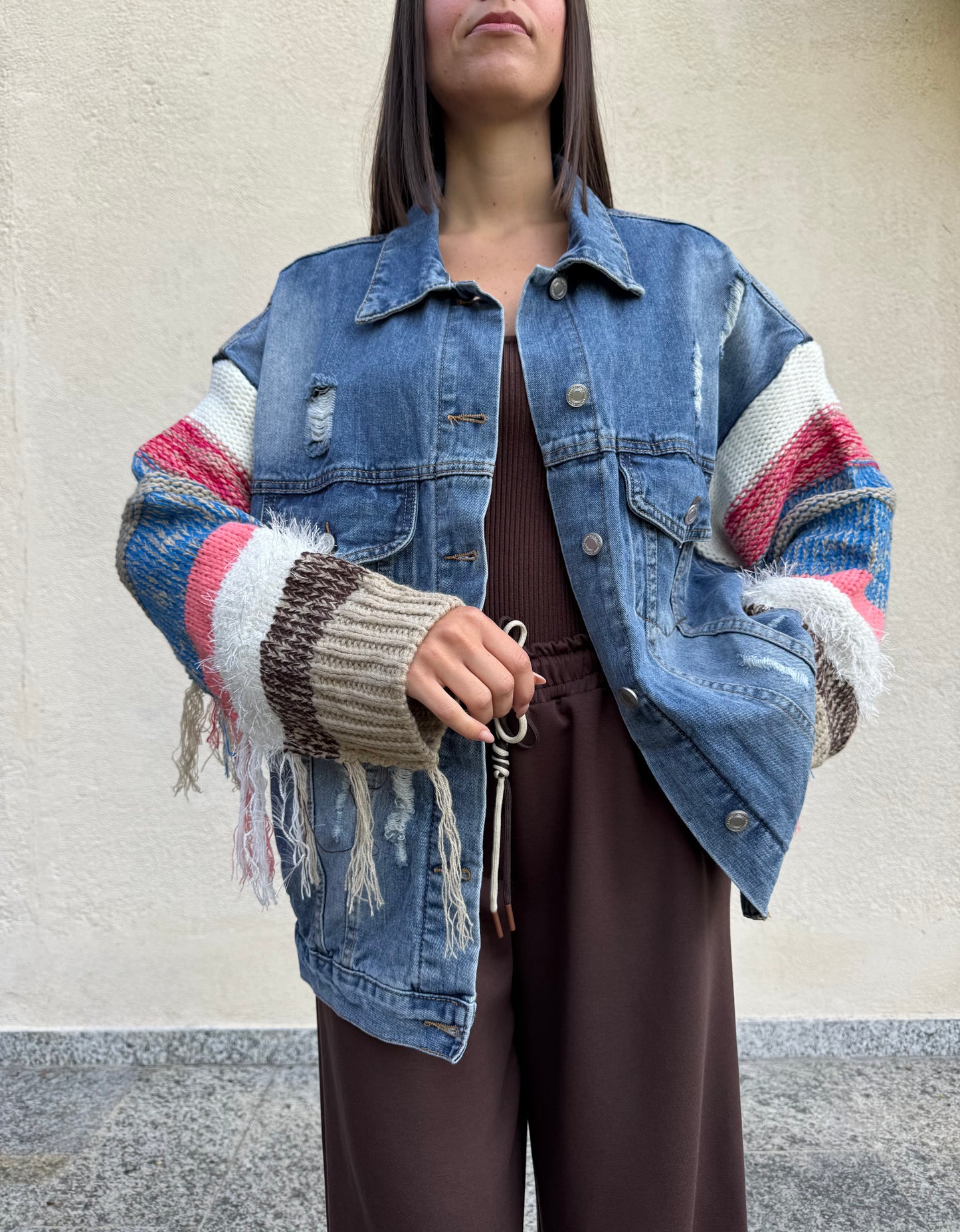 Giubbino di jeans maglia e frange oversize