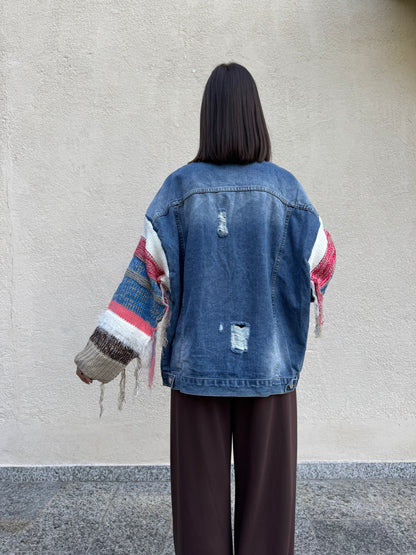 Giubbino di jeans maglia e frange oversize