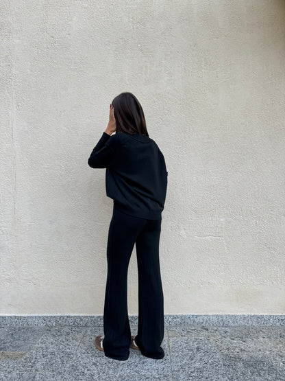 Completo in maglia scollo a v Nero