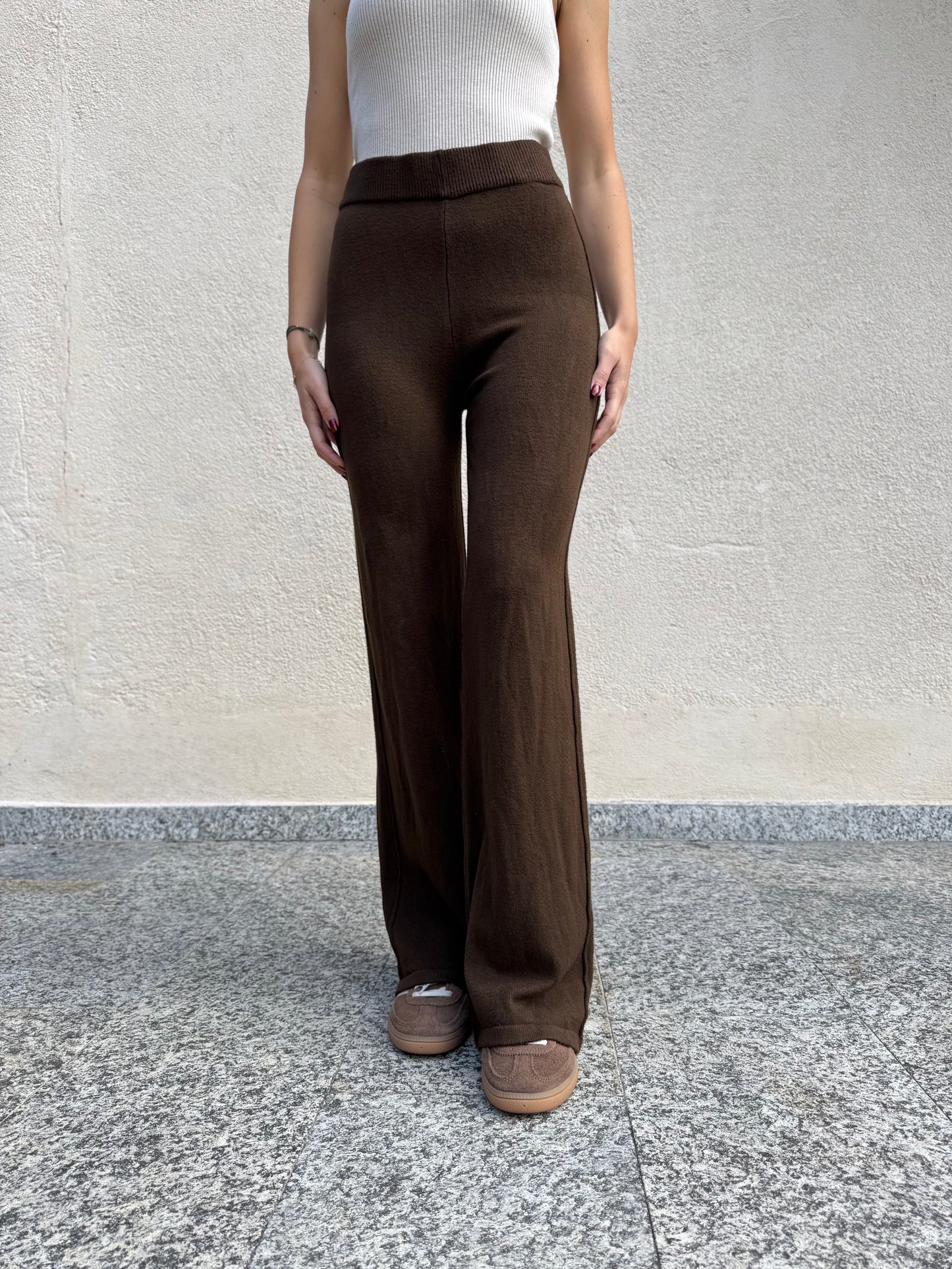 Completo in maglia scollo a v Cioccolato