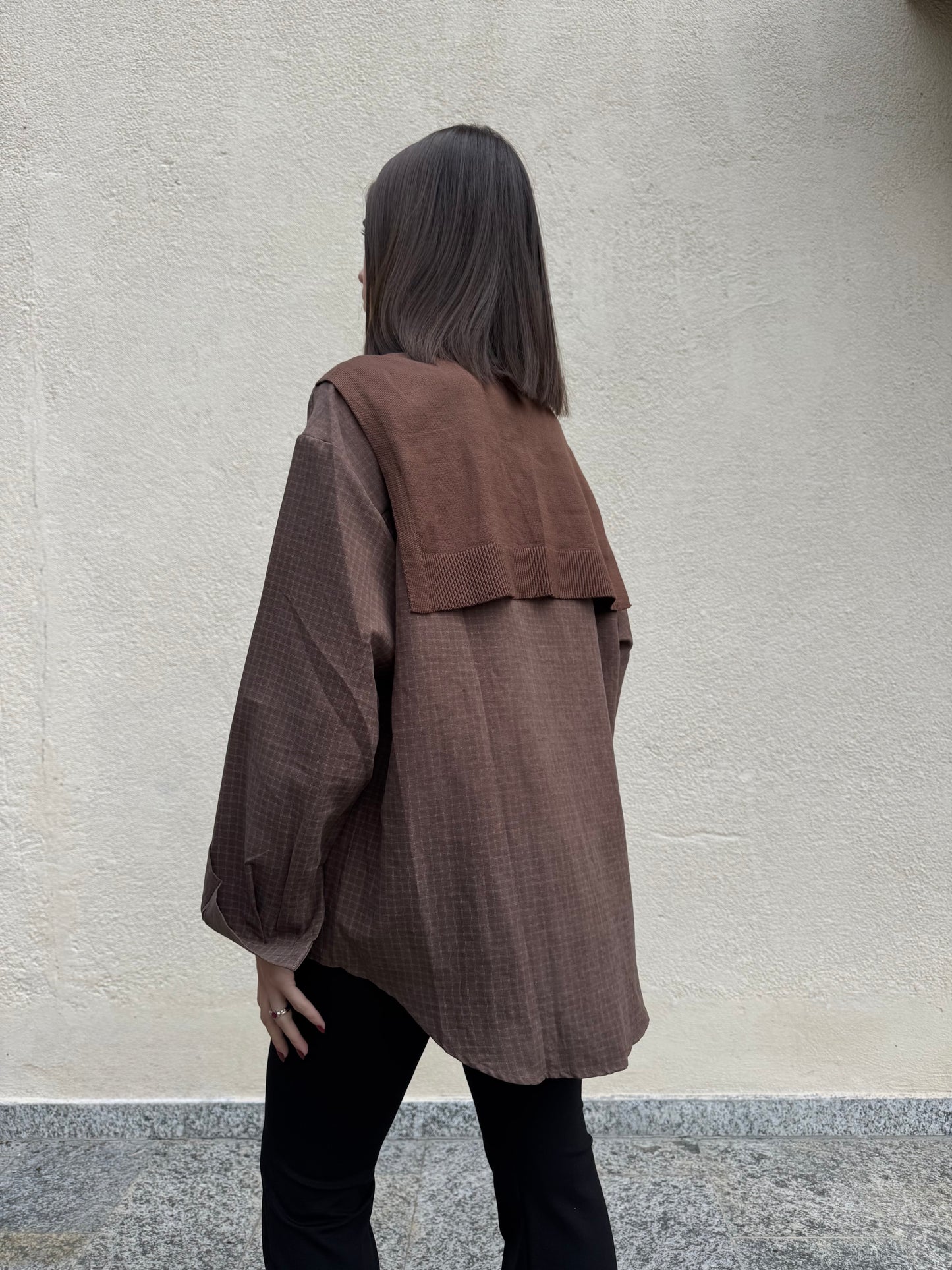 Camicia a quadretti con finto maglioncino/scialle Cioccolato