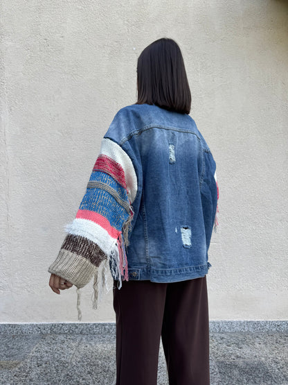Giubbino di jeans maglia e frange oversize