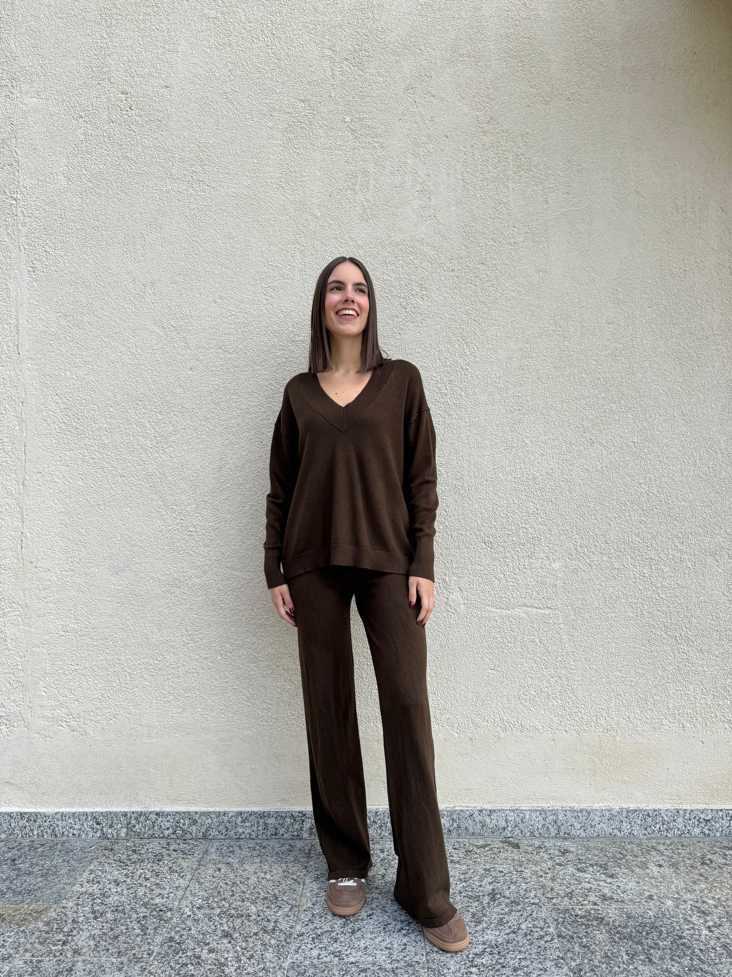 Completo in maglia scollo a v Cioccolato