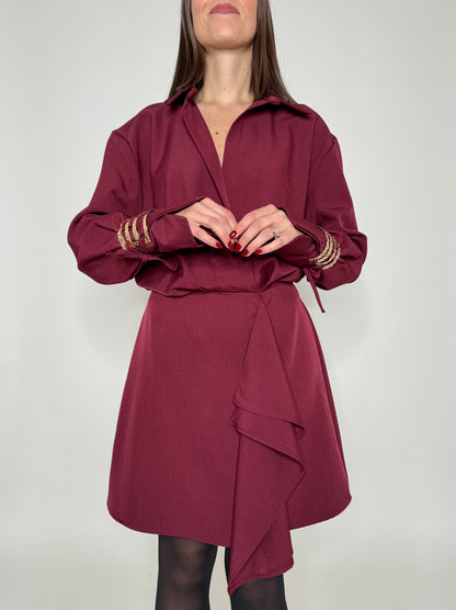 Abito Gioiello con bracciali in oro ai polsi Bordeaux