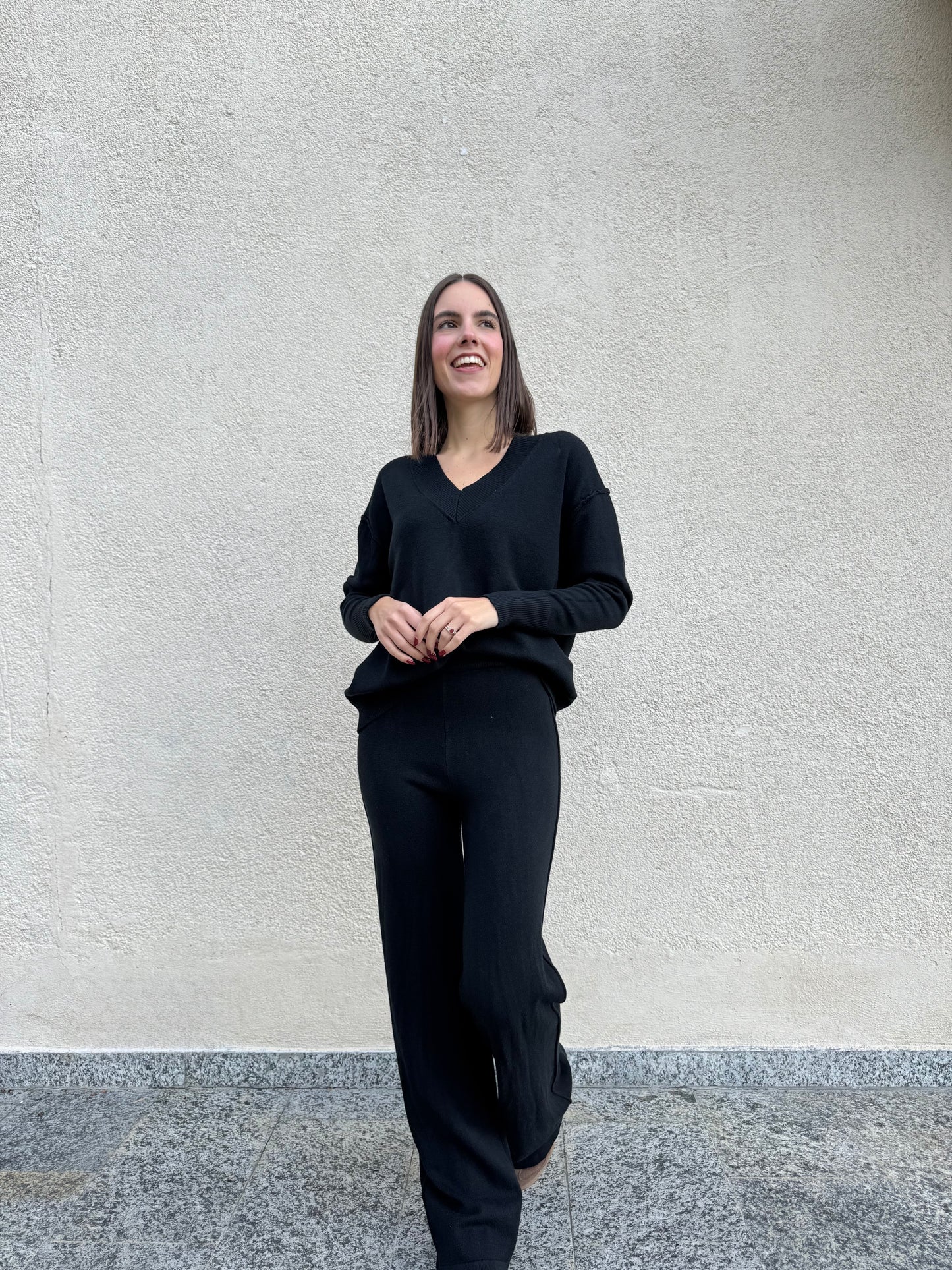 Completo in maglia scollo a v Nero