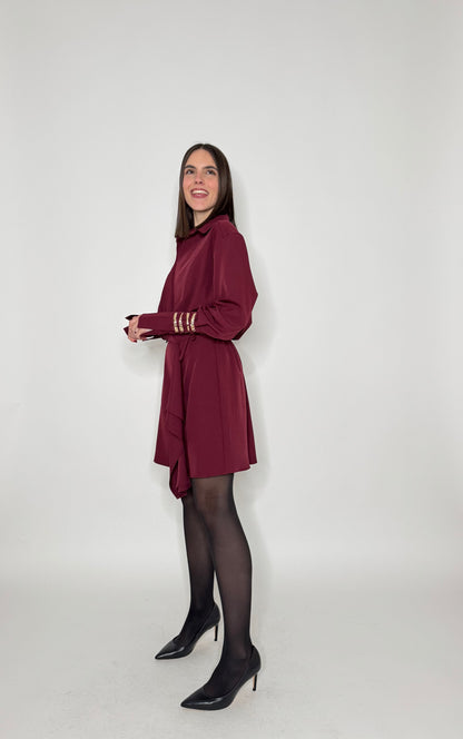 Abito Gioiello con bracciali in oro ai polsi Bordeaux