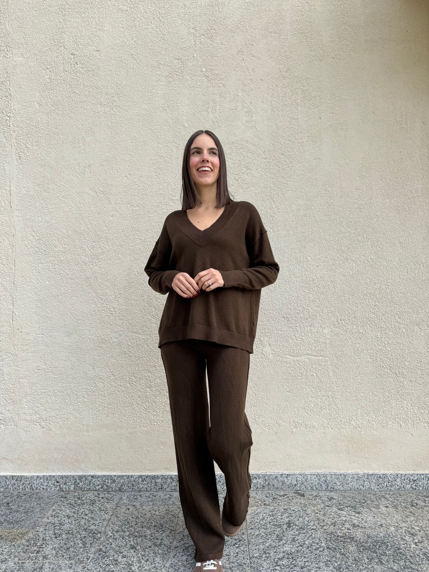 Completo in maglia scollo a v Cioccolato