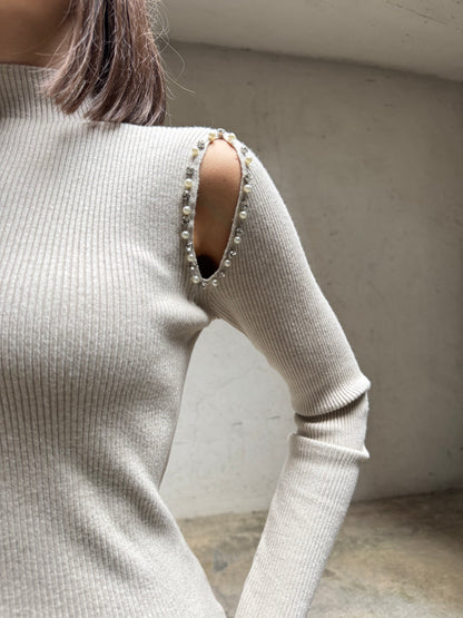 Maglia mezzo collo gioiello cut out in calda viscosa a costine Tortora