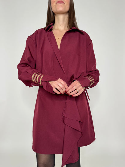 Abito Gioiello con bracciali in oro ai polsi Bordeaux