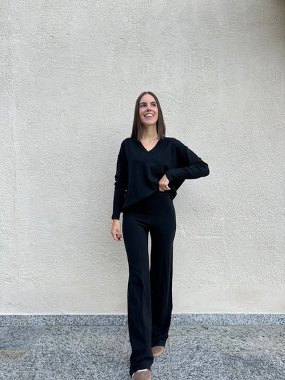 Completo in maglia scollo a v Nero
