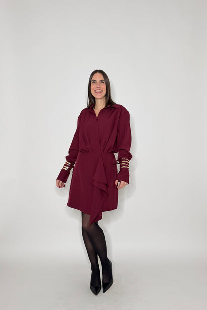 Abito Gioiello con bracciali in oro ai polsi Bordeaux