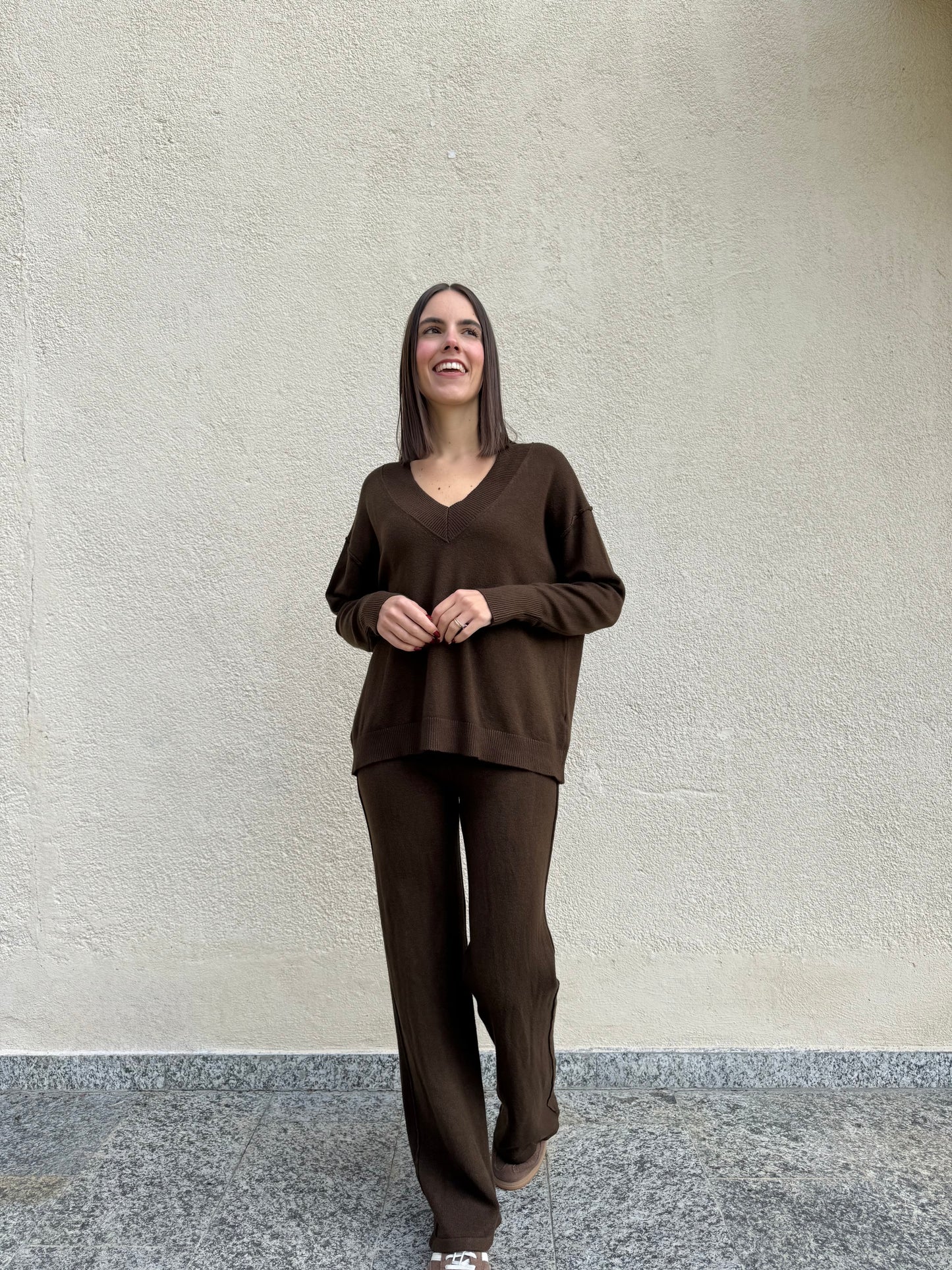 Completo in maglia scollo a v Cioccolato