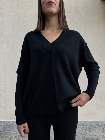 Completo in maglia scollo a v Nero