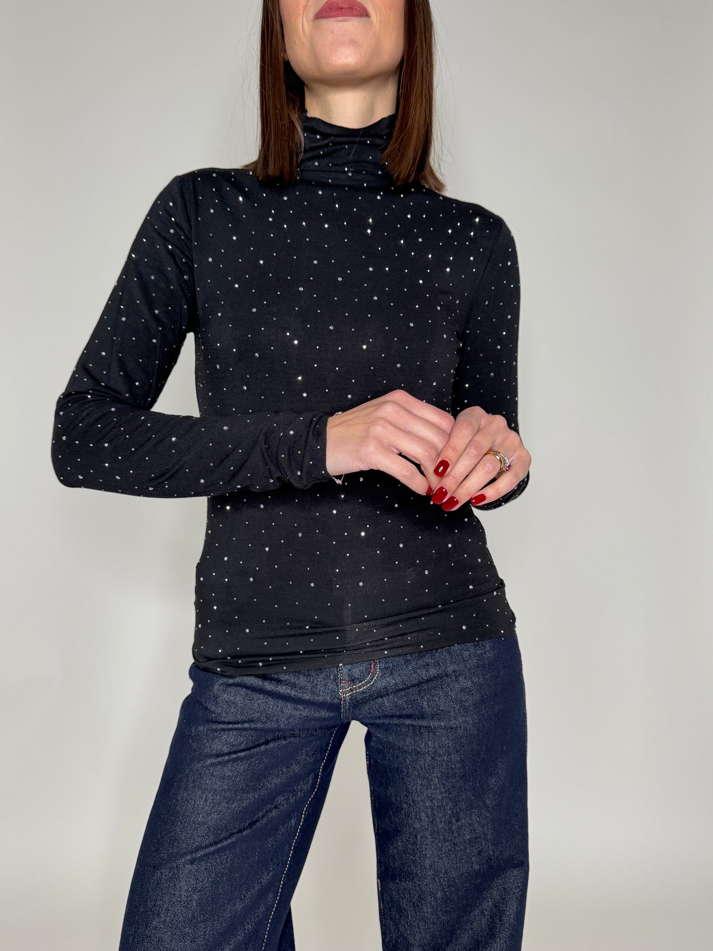 Maglia taglio laser mezzo collo in misto viscosa strass Nero